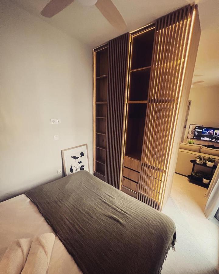 Luxurious Wooden Detail Flat In City Center Chalkís Eksteriør bilde