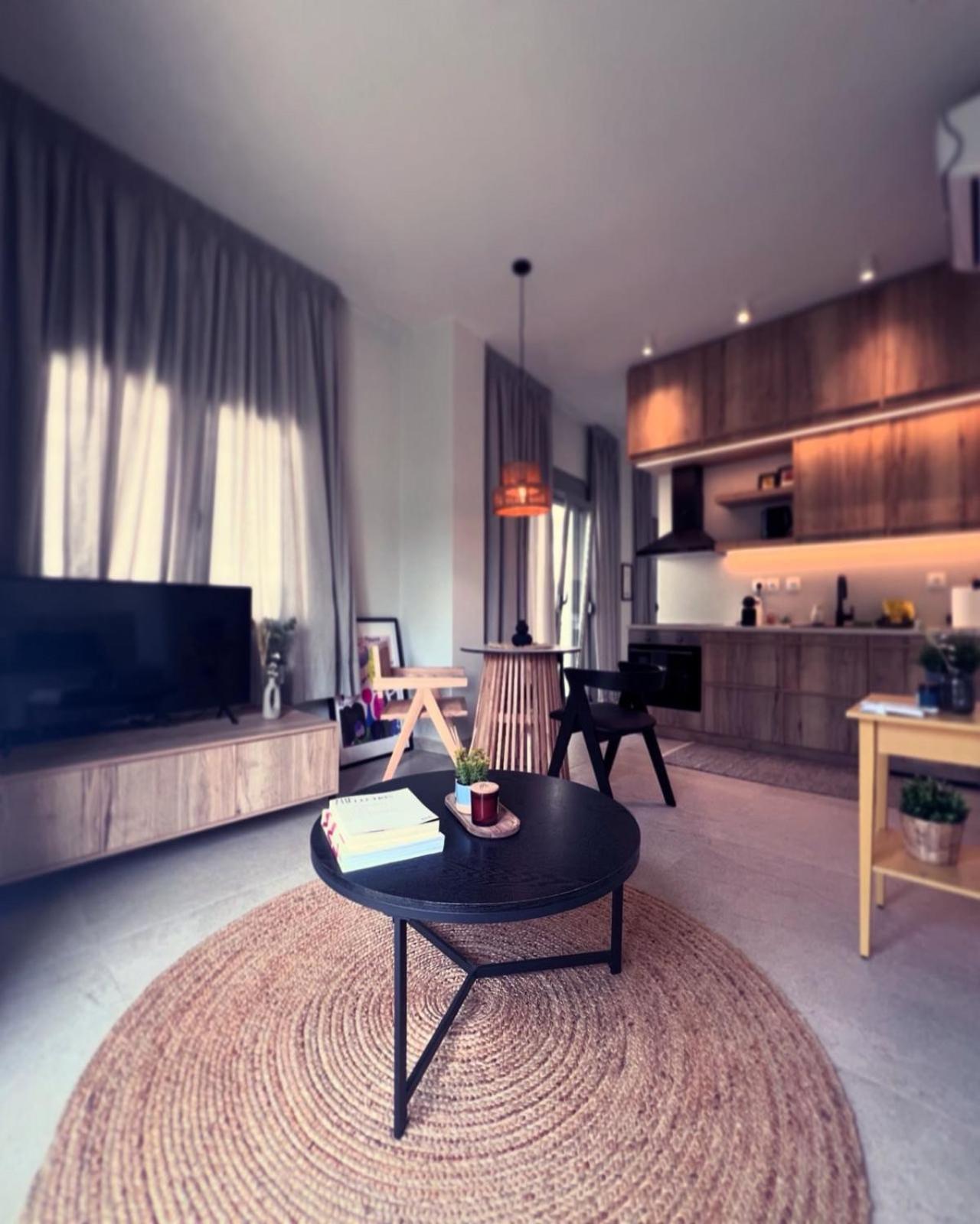 Luxurious Wooden Detail Flat In City Center Chalkís Eksteriør bilde