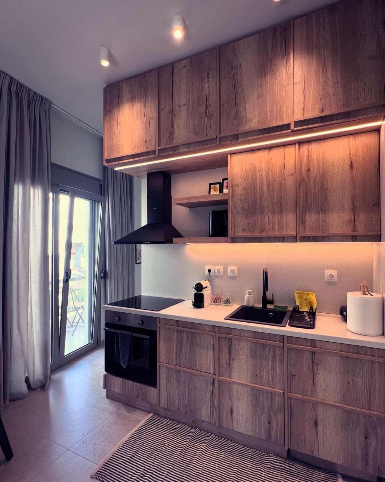 Luxurious Wooden Detail Flat In City Center Chalkís Eksteriør bilde
